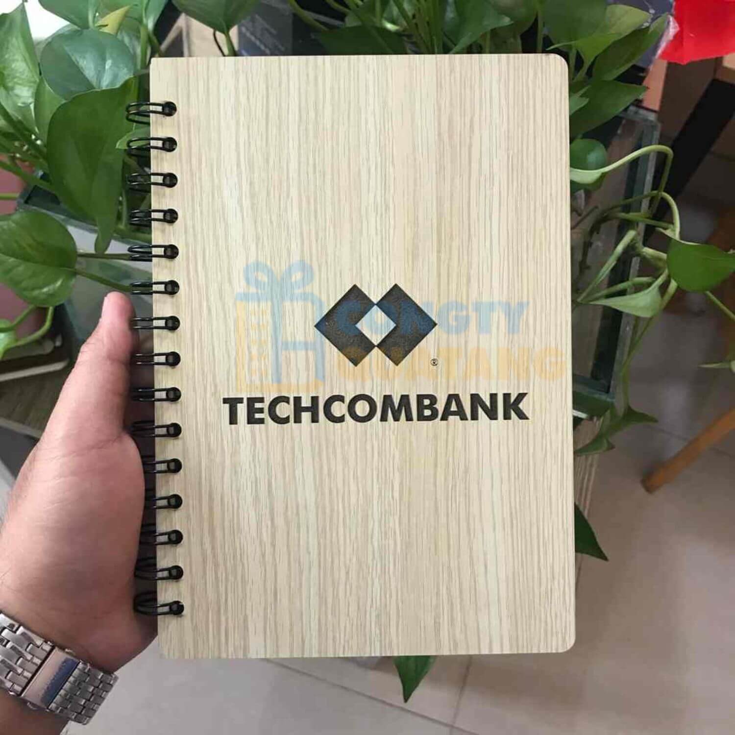 Sổ tay bìa gỗ khắc tên làm quà tặng sinh viên ý nghĩa