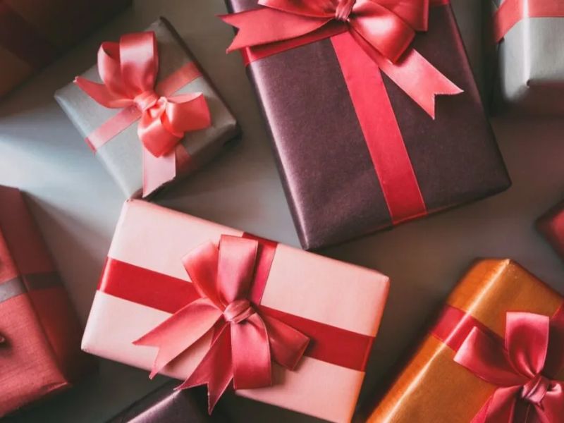Việc gửi quà sinh nhật cho khách hàng nam mang nhiều tầng lớp ý nghĩa