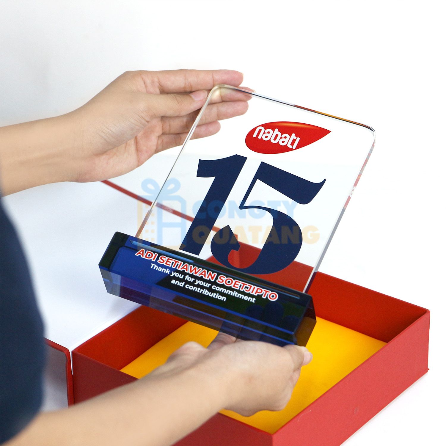 Xưởng sản xuất kỷ niệm chương theo yêu cầu, giá chỉ từ 1000.000đ tại TP.HCM - Congtyquatang.com.vn