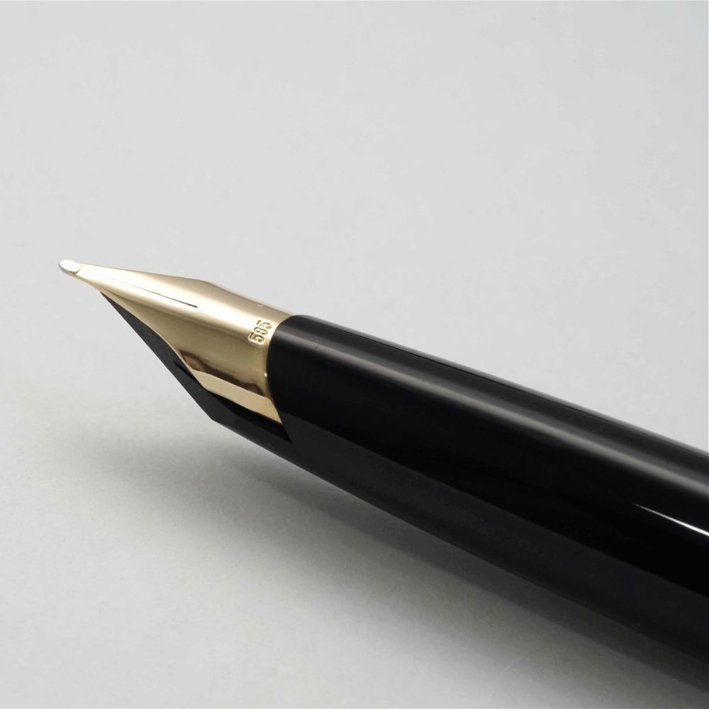Montblanc là thương hiệu bút ký nổi tiếng của Đức