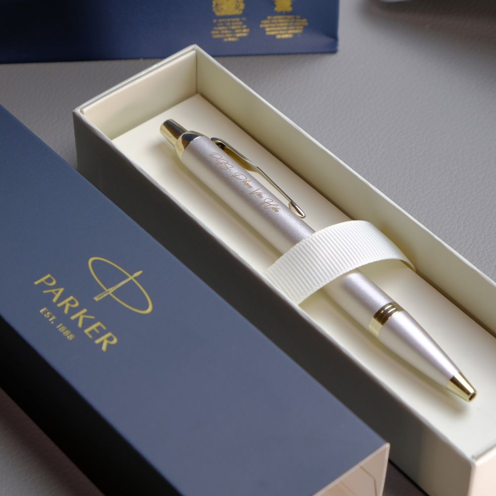 Parker nổi tiếng là hãng bút thiết kế hiện đại, thanh lịch