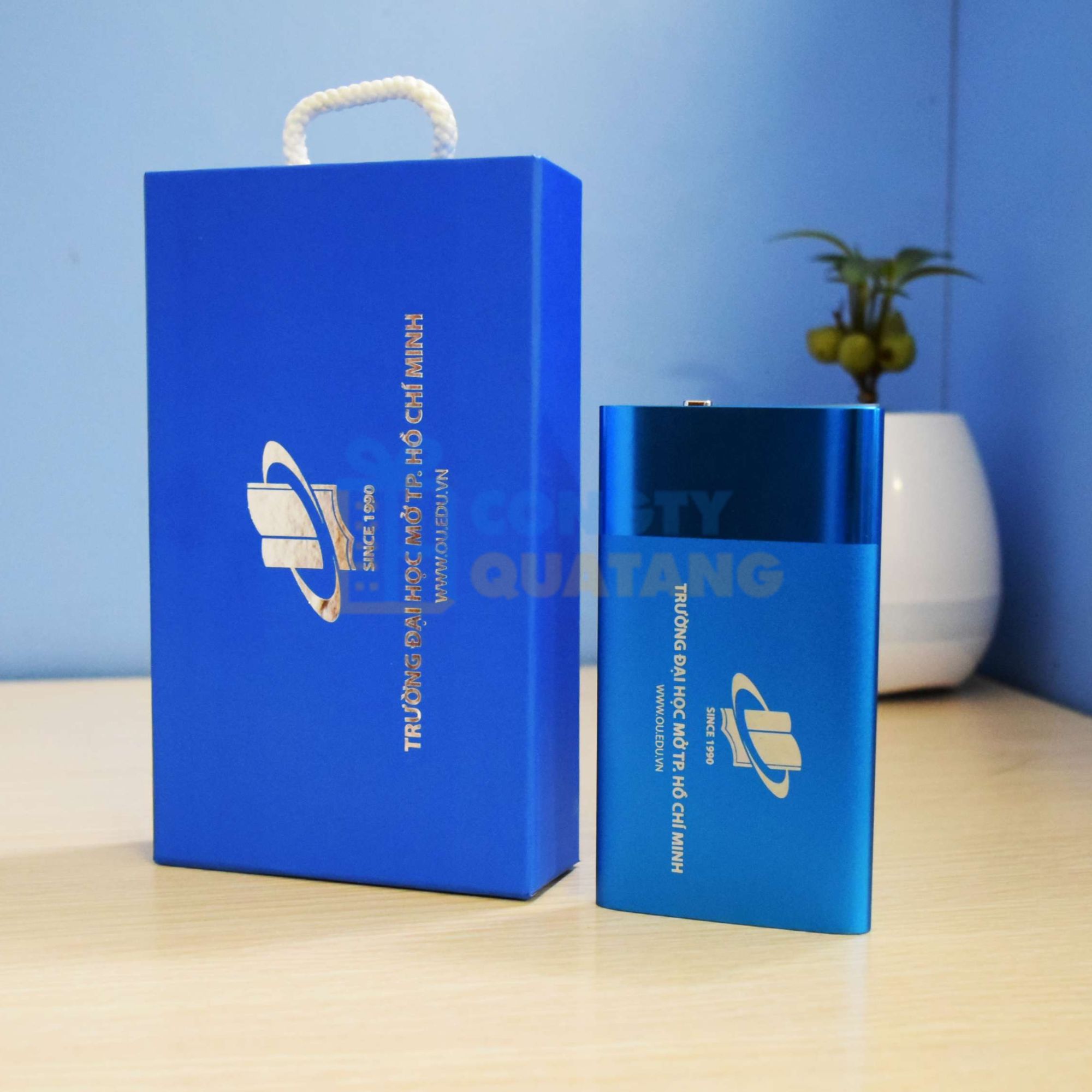 Sạc dự phòng vỏ kim loại quà tặng kèm hộp đựng cao cấp