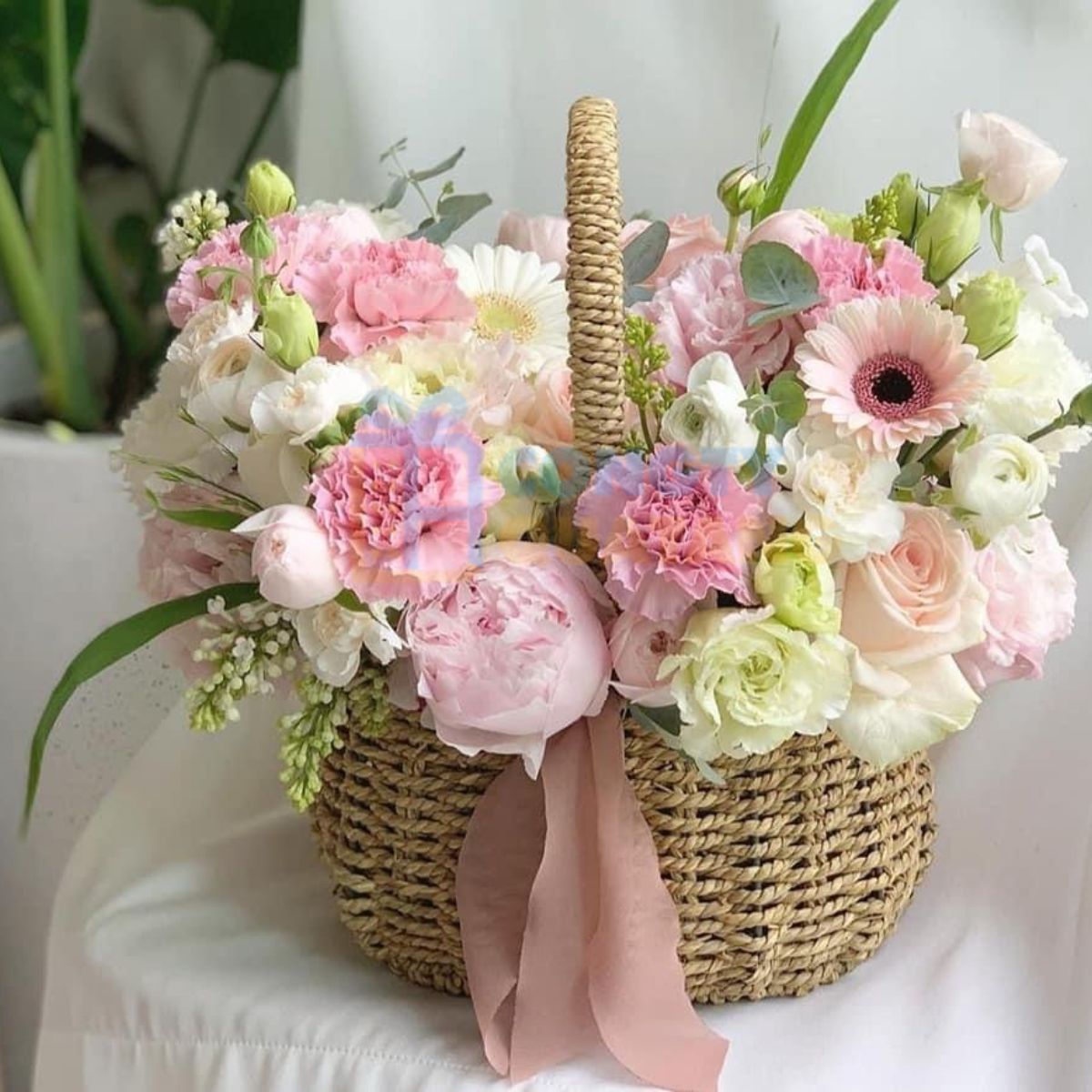 Hoa tươi là món quà truyền thống nhưng mang đầy ý nghĩa 
