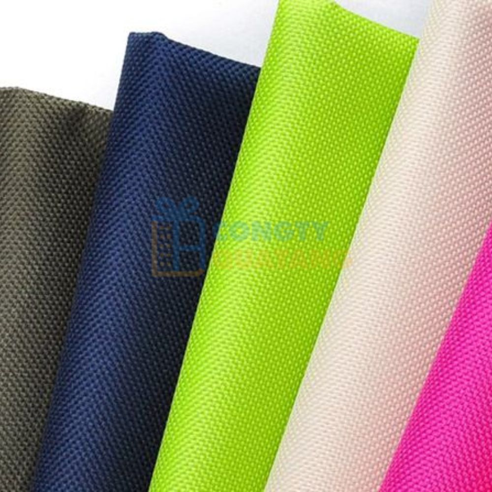 Vải Polyester giúp giữ form balo vững chắc
