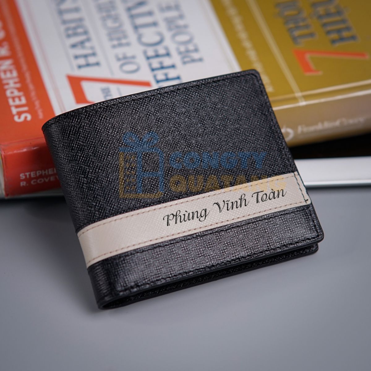 Ví da khắc tên tặng sếp nhân dịp sinh nhật 