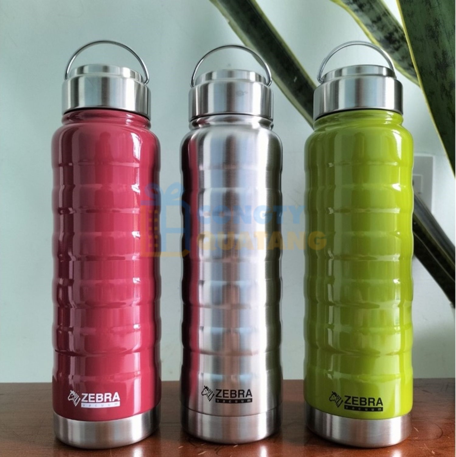 Mẫu bình giữ nhiệt Zebra 700ml với lớp vỏ chống trượt hiệu quả