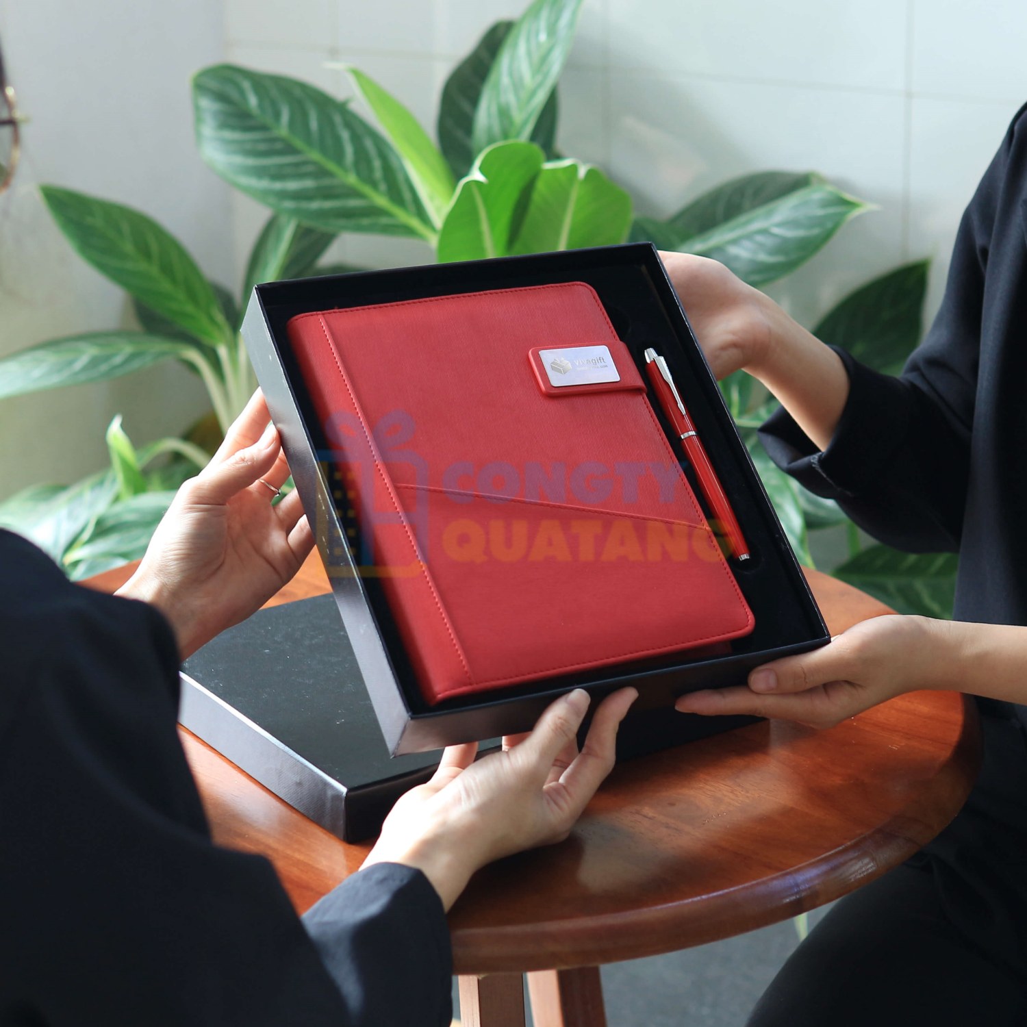 DTH là xưởng sản xuất quà tặng cho đối tác cao cấp, giá tốt