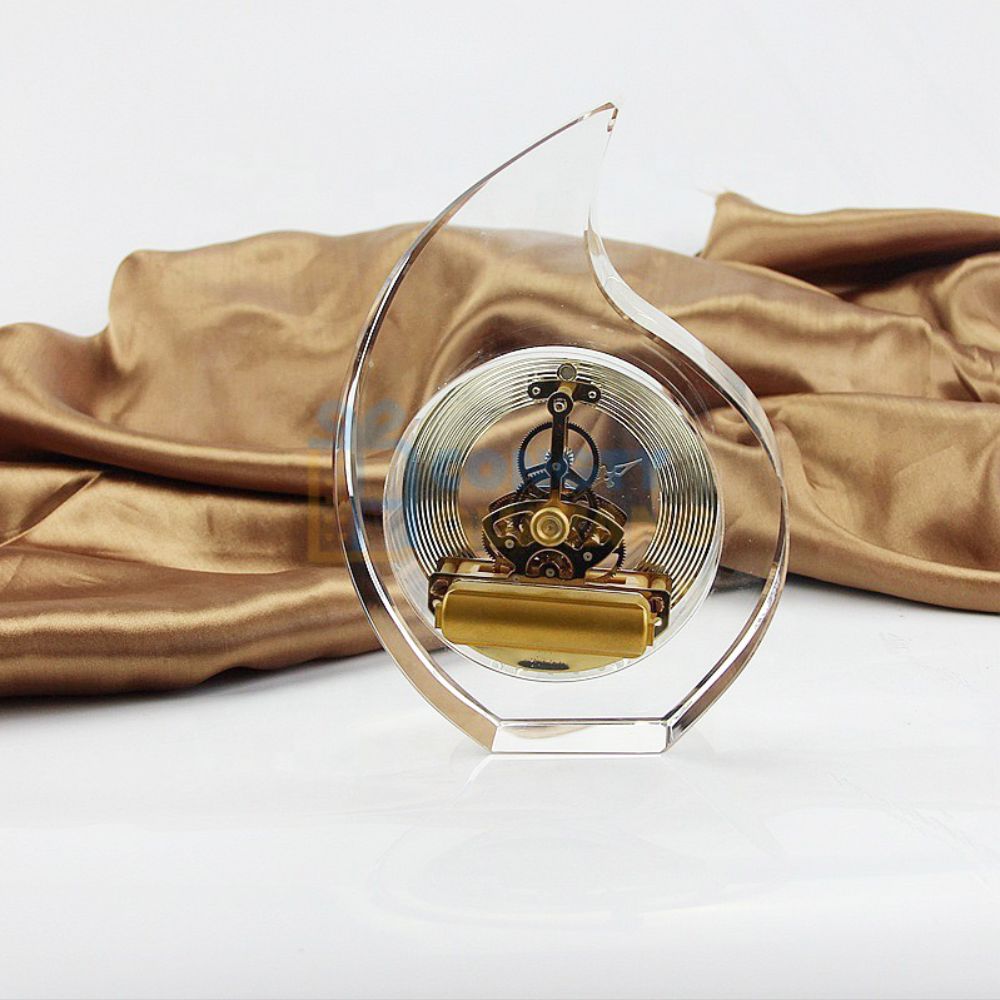 Quà tặng đồng hồ để bàn thể hiện sự trân trọng thời gian