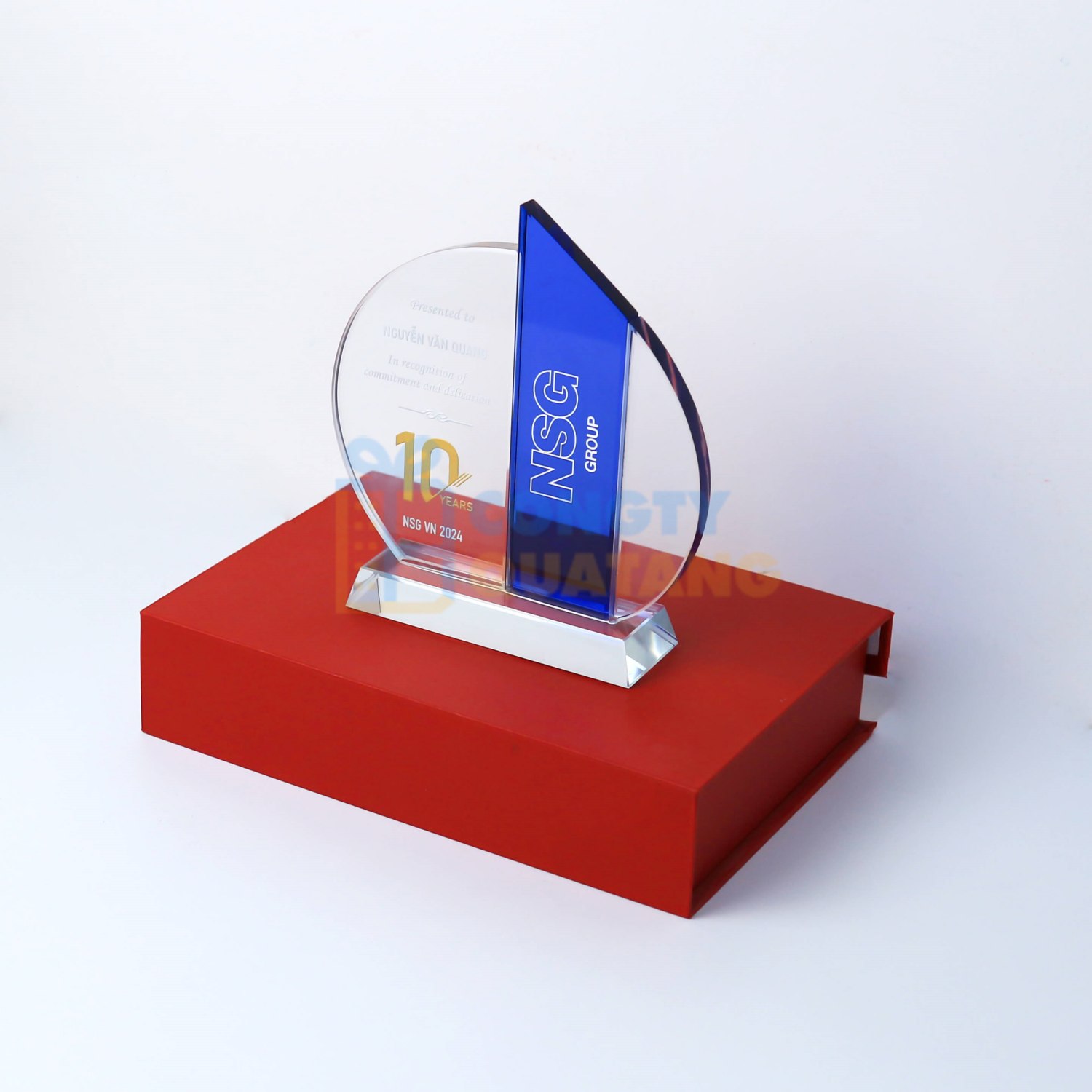 Mẫu kỷ niệm chương bằng chất liệu pha lê cao cấp