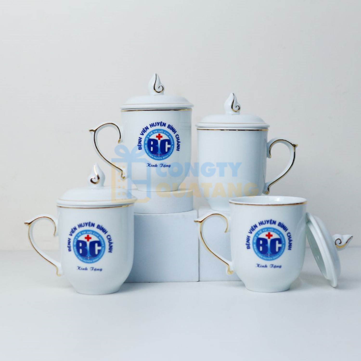 Mẫu ly sứ có nắp làm quà tặng cho nhân viên văn phòng