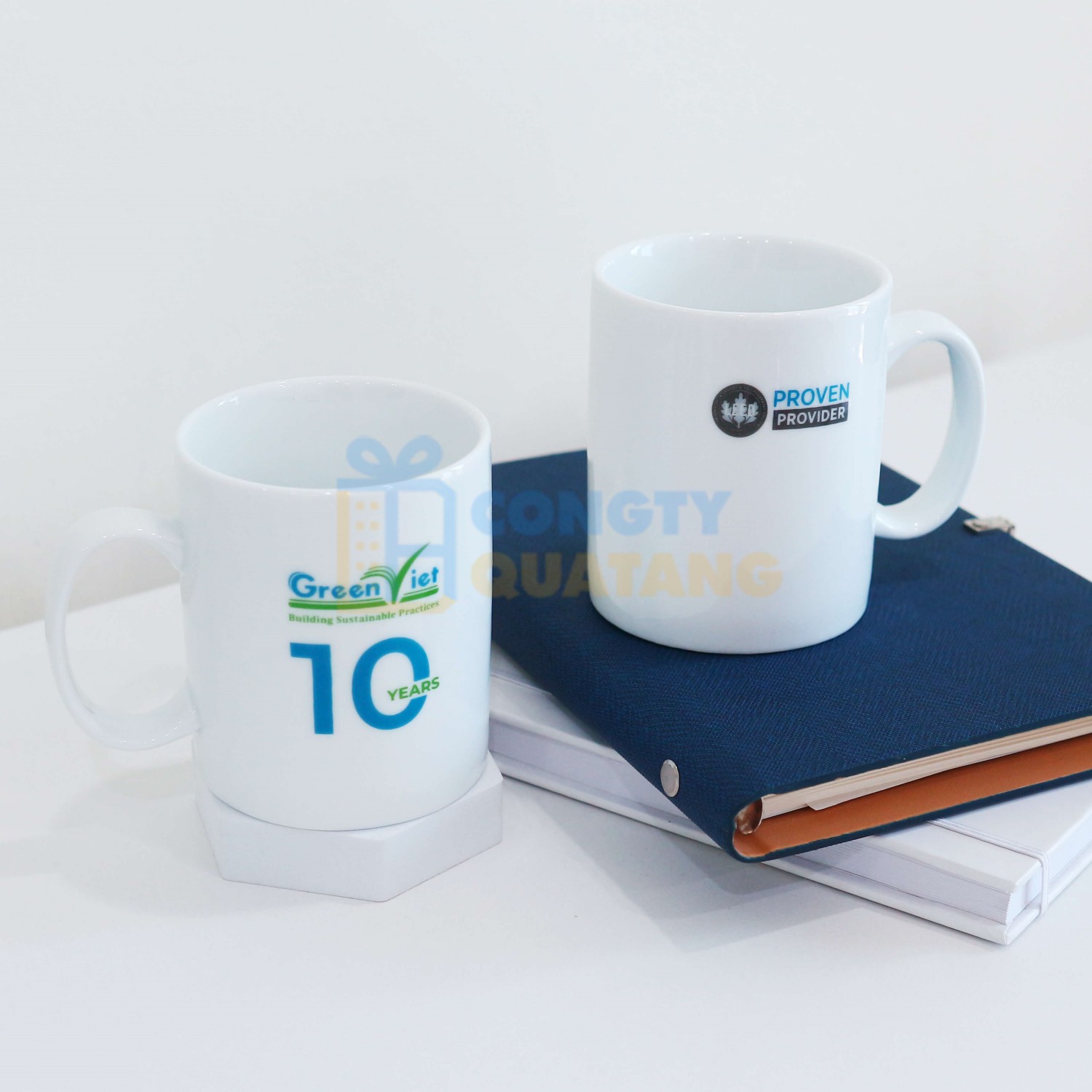 Ly sứ Bát Tràng quà tặng giá phải chăng, in ấn dễ dàng