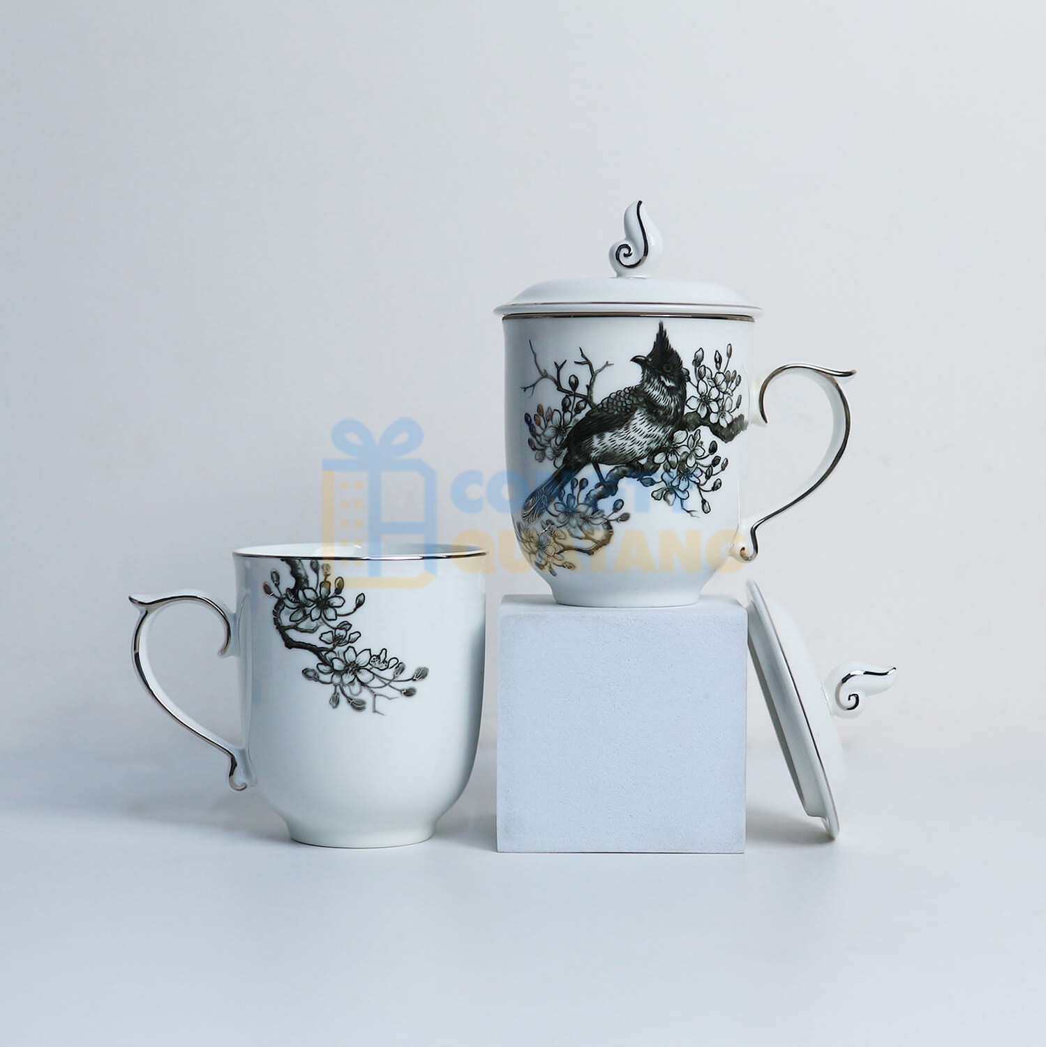 Ly gốm Minh Long có thiết kế tinh tế, mang đậm dấu ấn văn hóa Việt