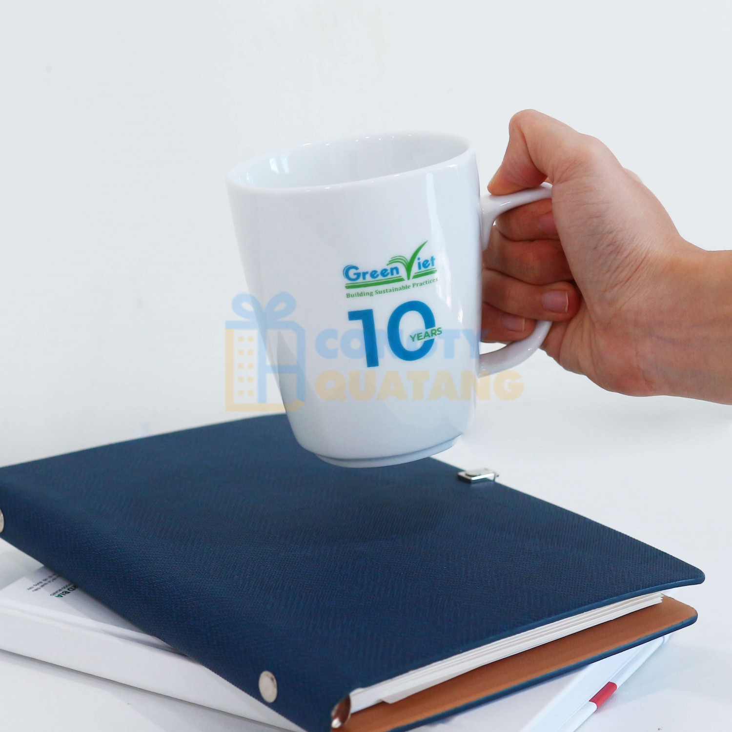 Ly sứ được sử dụng làm quà tặng để duy trì mối quan hệ bền vững