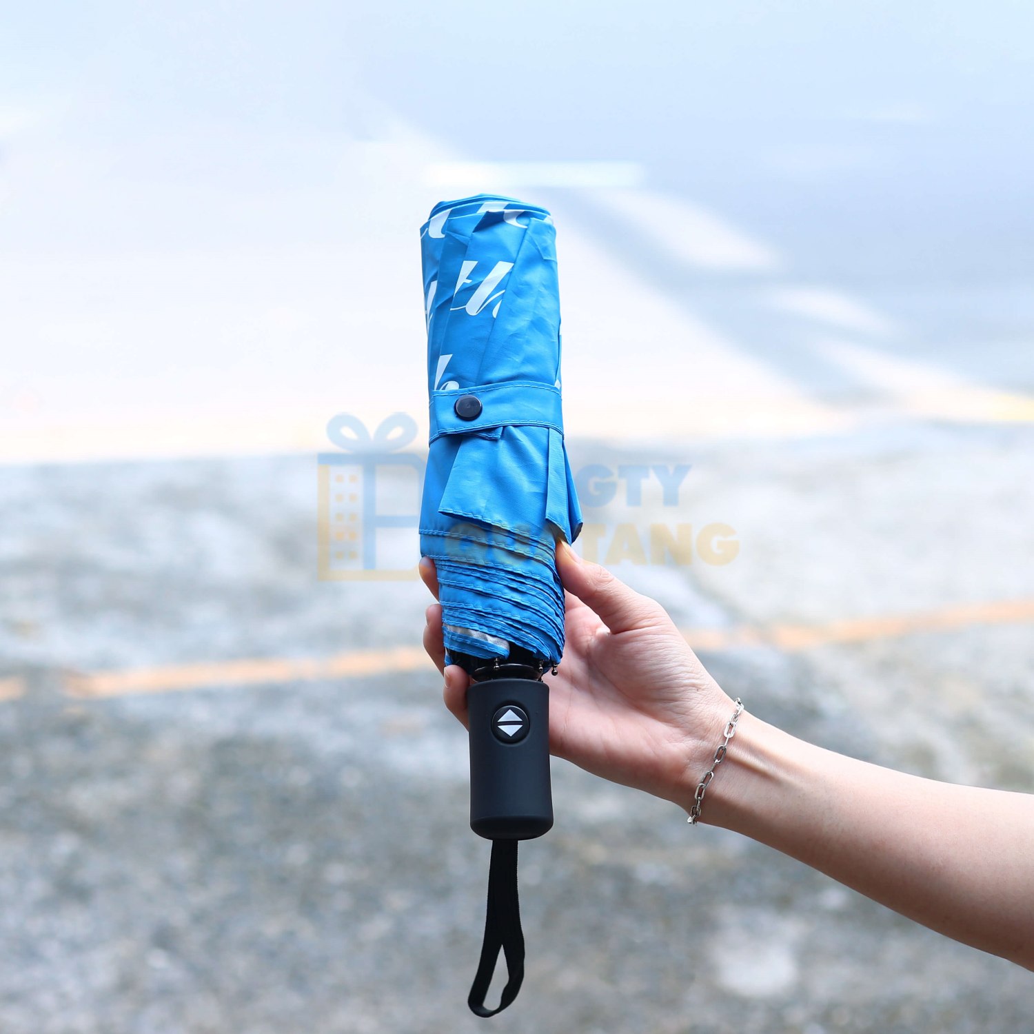 Kích thước gấp gọn nên dễ để trong balo, túi xách sử dụng