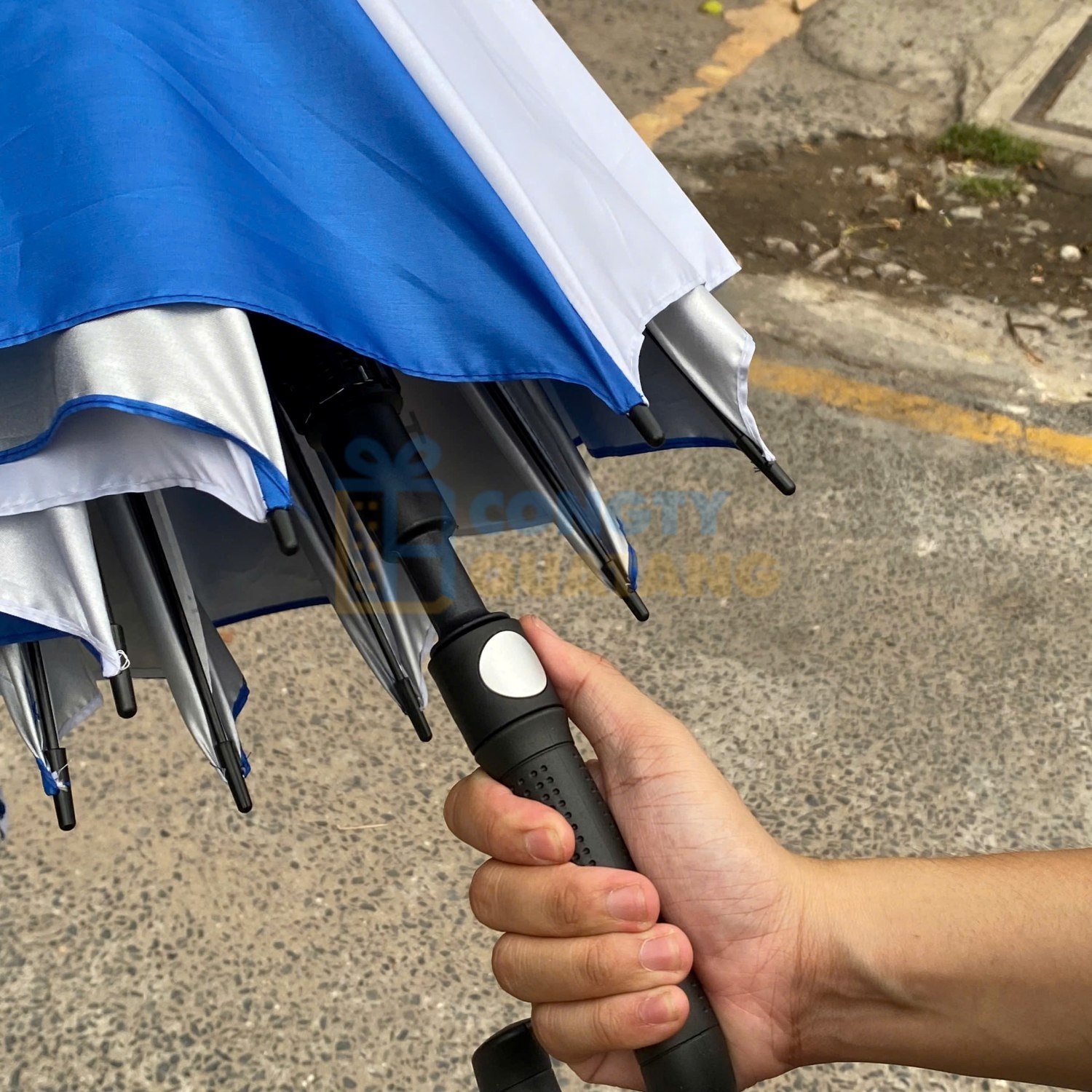 DTH là xưởng sản xuất ô dù cầm tay quà tặng các loại uy tín