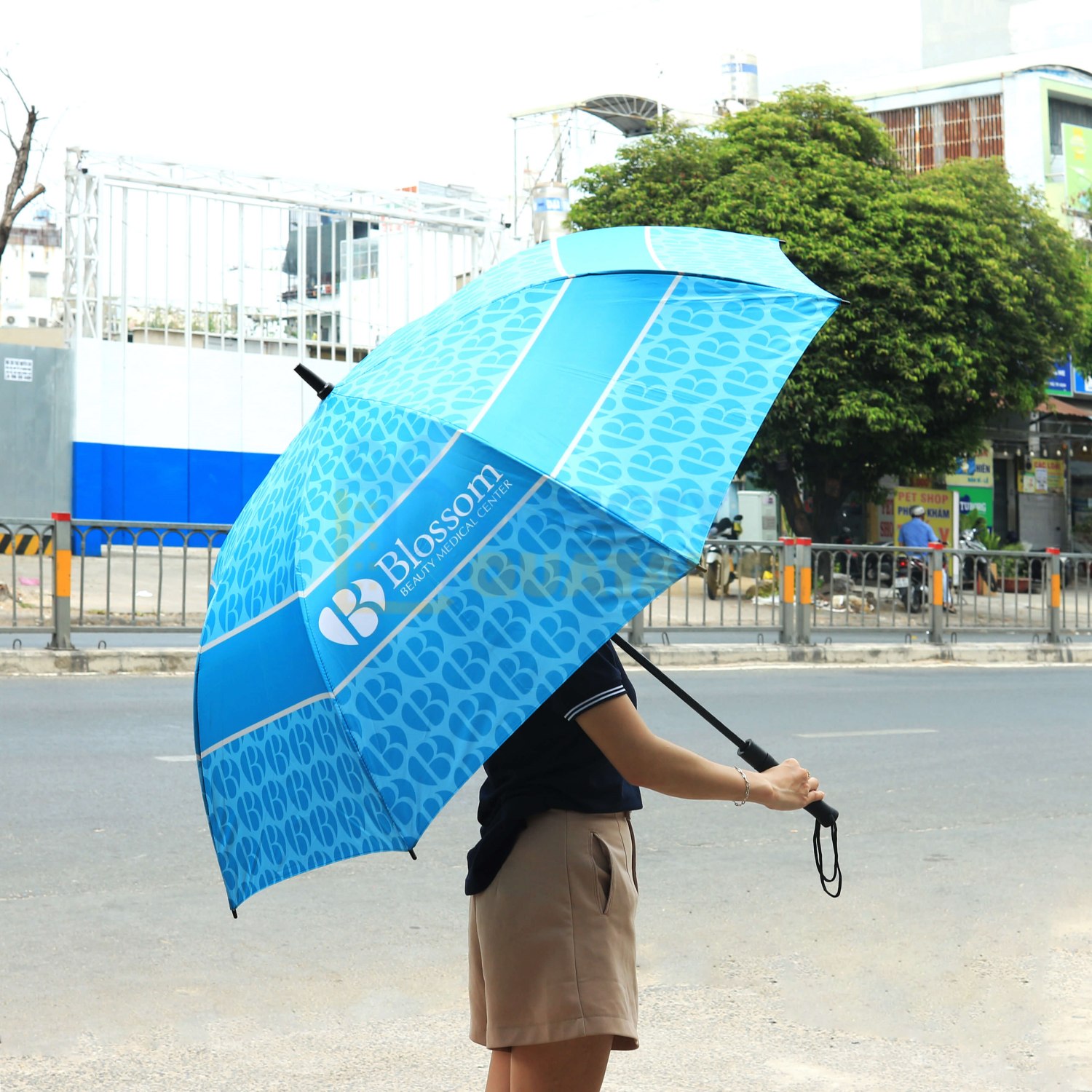 DTH là xưởng sản xuất ô dù cầm tay, in ấn theo yêu cầu