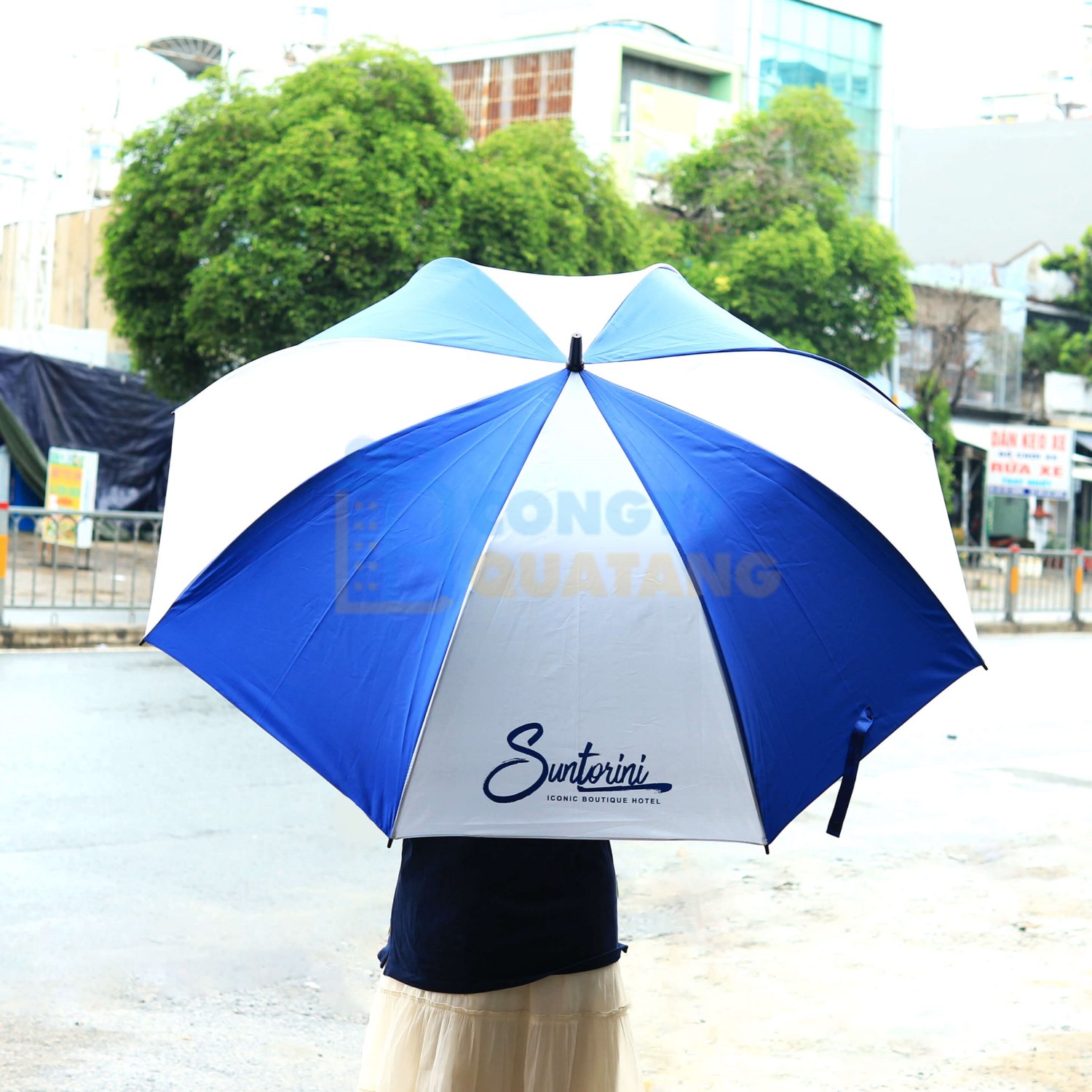 Dù cầm tay cán thẳng có diện tích che phủ rộng