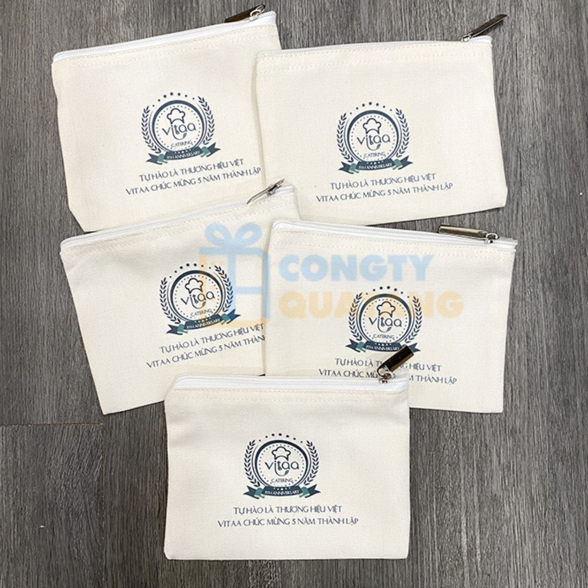 Túi cầm tay nhỏ gọn, tiện lợi