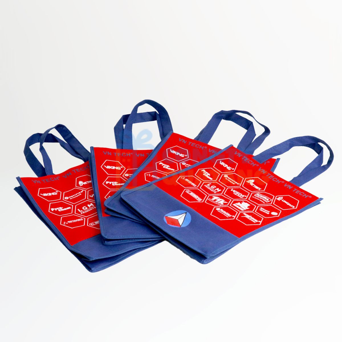 6 Mẹo đặt sản xuất túi vải in logo số lượng lớn đẹp, tối ưu chi phí - Congtyquatang.com.vn