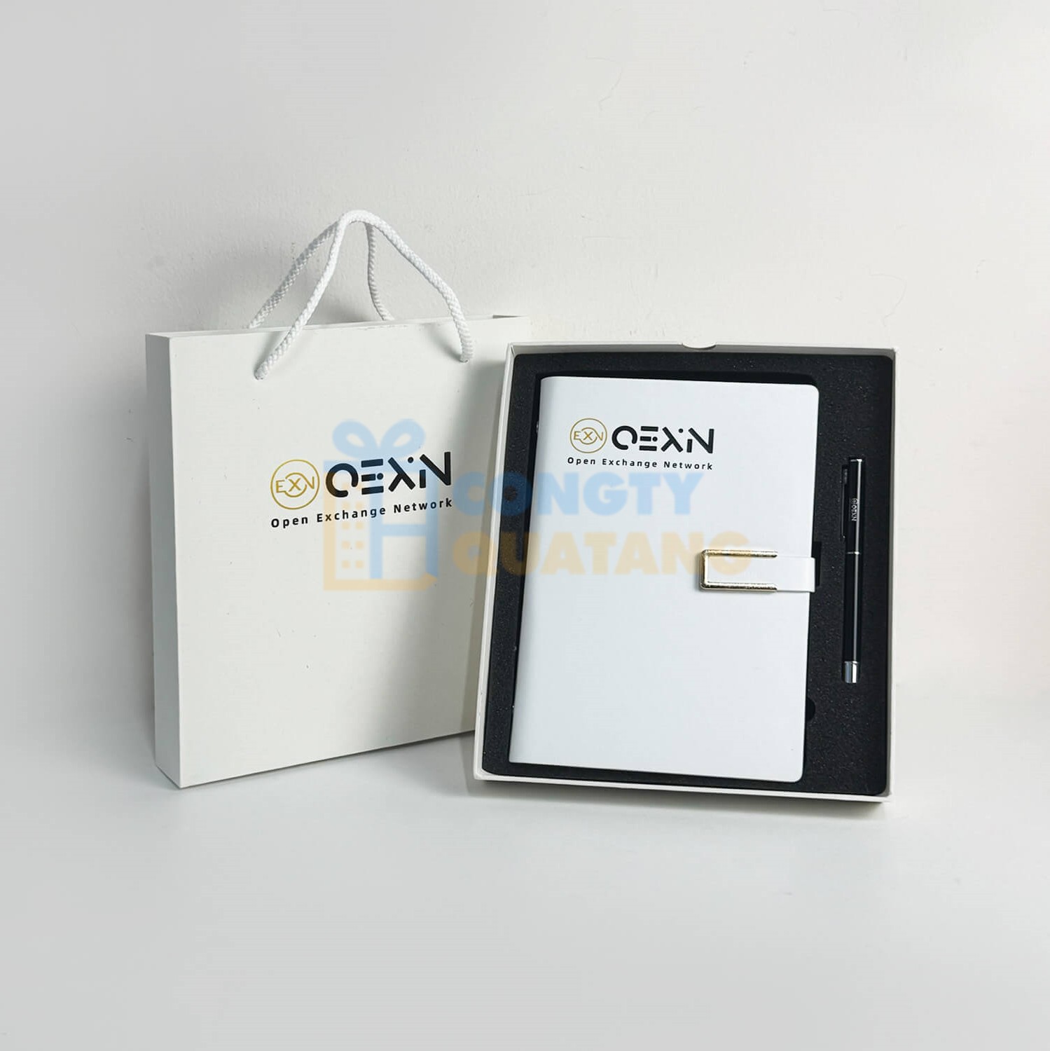 DTH Gift chuyên sản xuất set quà tặng sổ tay, bút theo yêu cầu