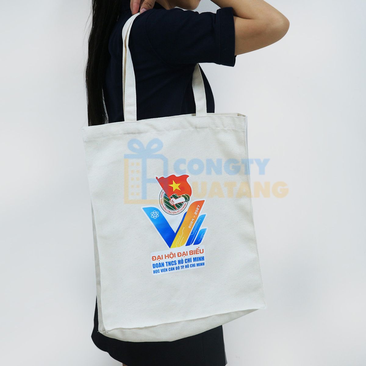 Túi tote in logo làm quà tặng cho sự kiện giáo dục 