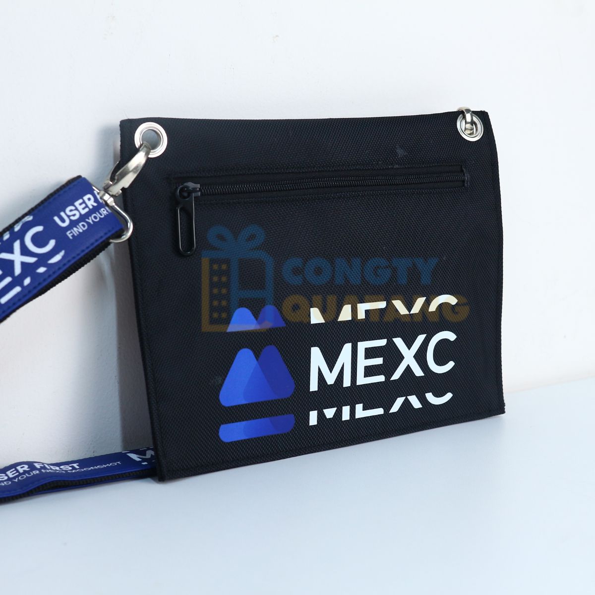 Túi đeo chéo in logo theo yêu cầu của khách hàng