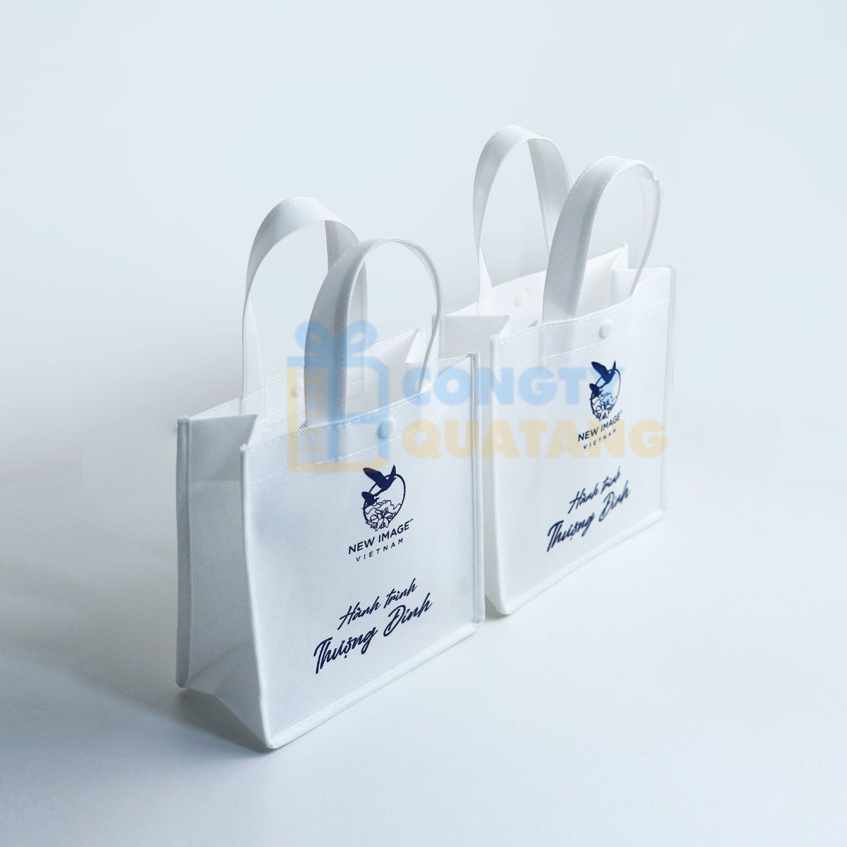 Túi vải có phai màu không? 4 mẹo giúp túi không bị phai, giữ form lâu - Congtyquatang.com.vn