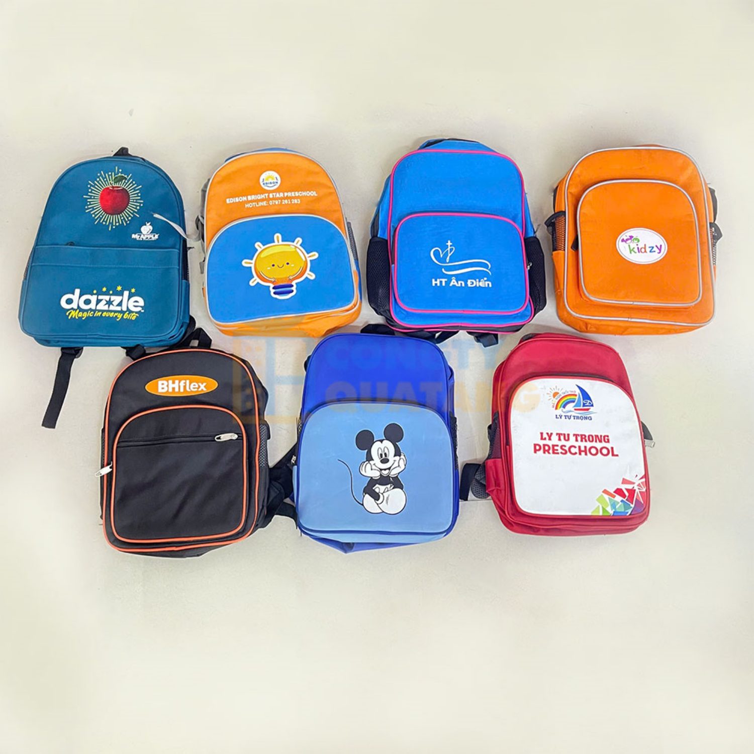 Quà tặng balo có nhiều kích thước để khách lựa chọn