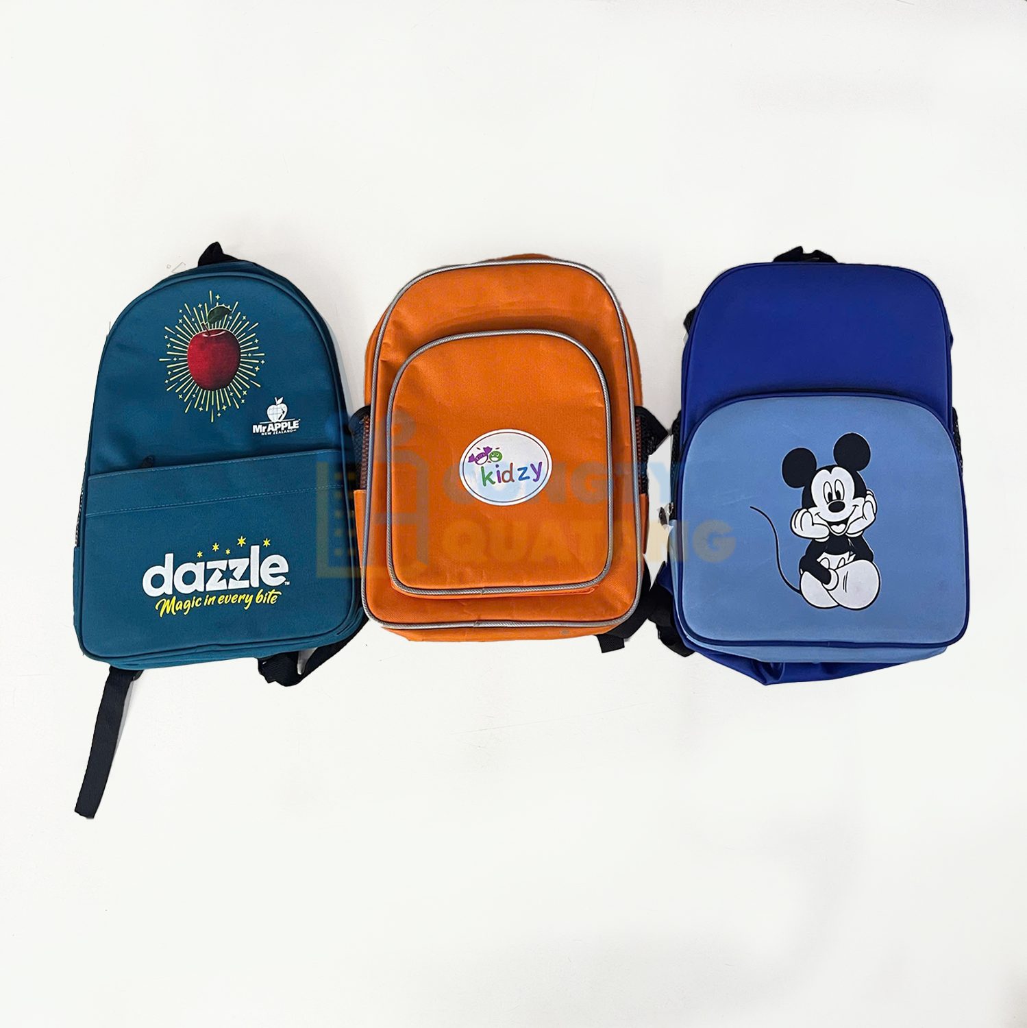 Balo quà tặng nên có màu sắc nổi bật, tăng độ nhận diện thương hiệu