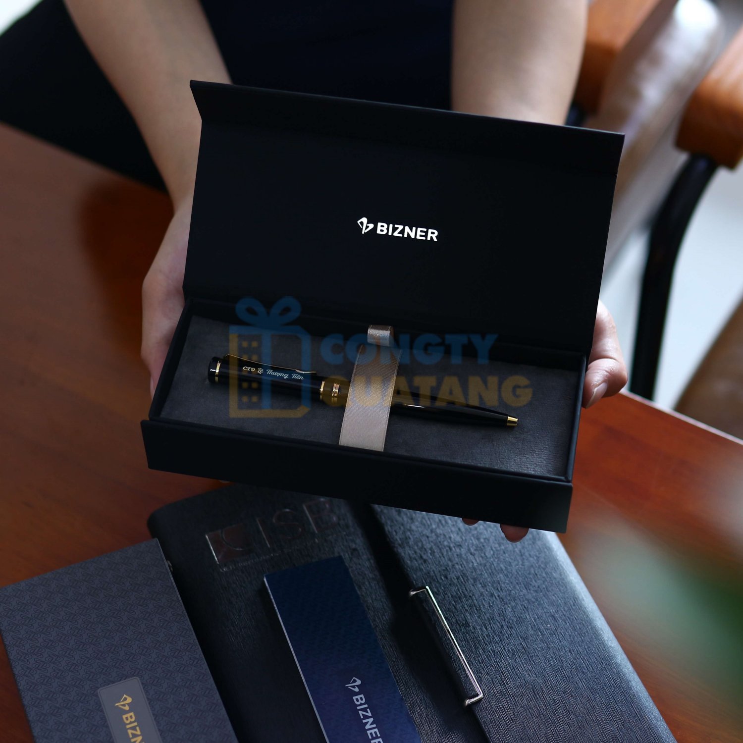 Bạn nên cân đối ngân sách khi chọn mua bút cao cấp làm quà tặng