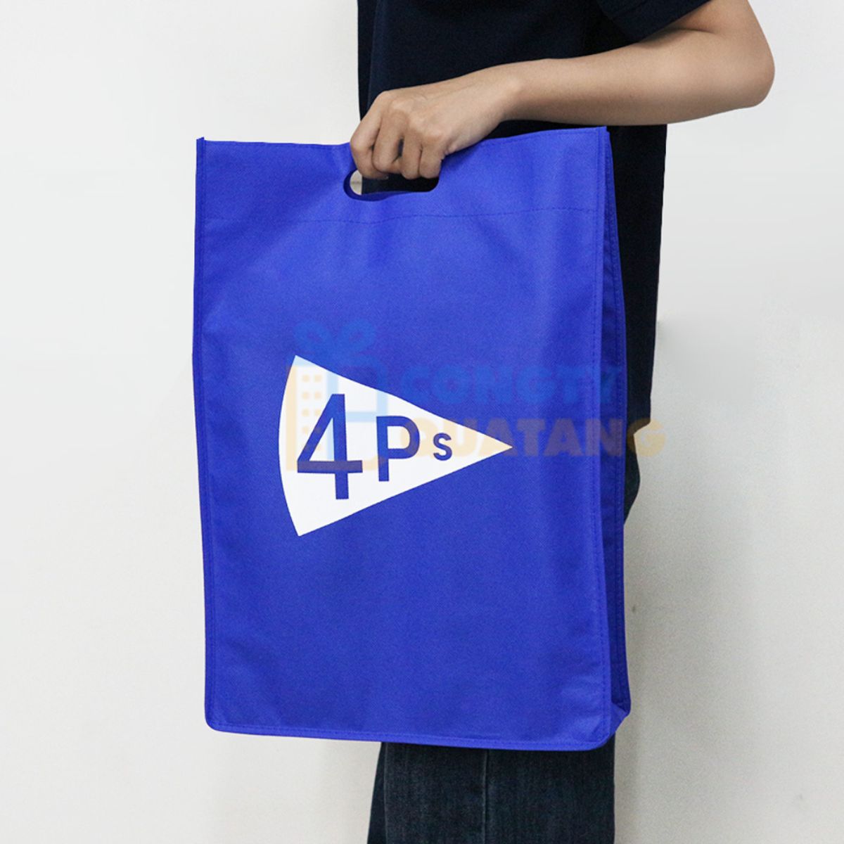 Cách chọn túi vải quà tặng theo ngân sách trên mỗi khách mời - Congtyquatang.com