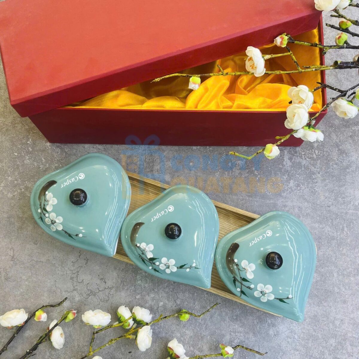Khay mứt Tết gốm sứ Bát Tràng hình trái tim men xanh ngọc vẽ hoa đào trắng KMT-08 - Congtyquatang.com