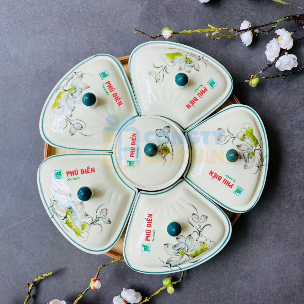 Khay mứt Tết gốm sứ Bát Tràng men kem vẽ hoa sen bóng KMT-12 - Congtyquatang.com