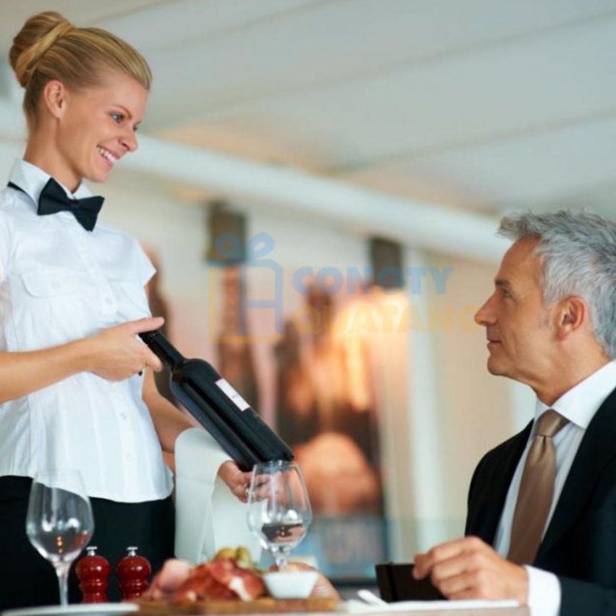 10 kỹ năng giao tiếp với khách hàng chuyên nghiệp và hiệu quả - Congtyquatang.com