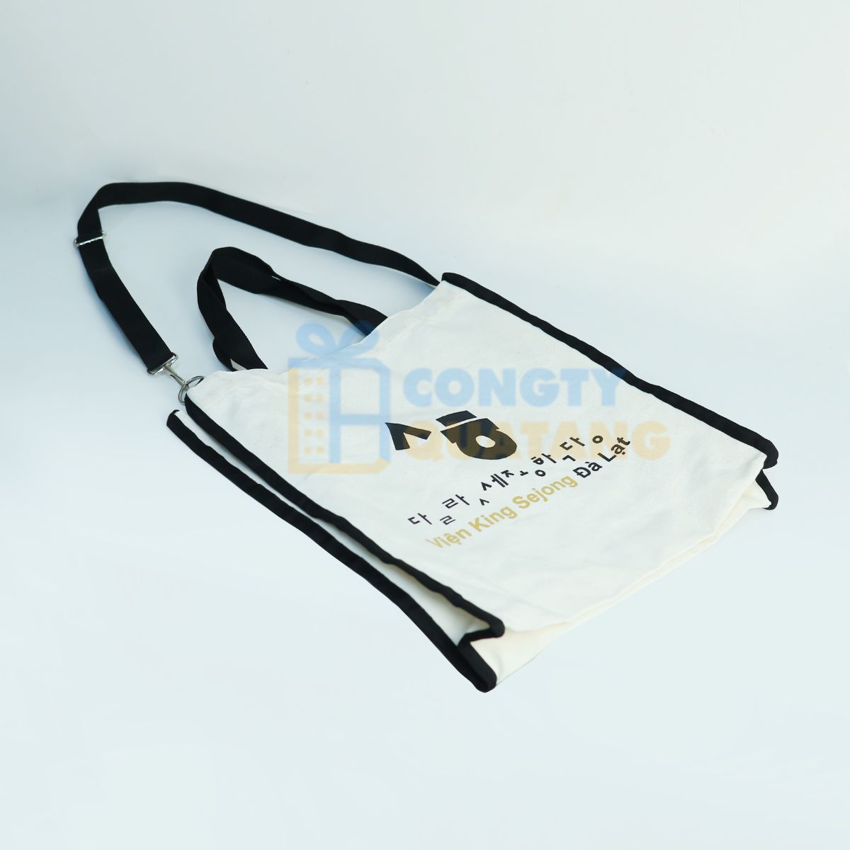 Top 4 mẫu túi vải quà tặng doanh nghiệp được đặt nhiều nhất năm 2025 tại DTH Gift - Congtyquatang.com