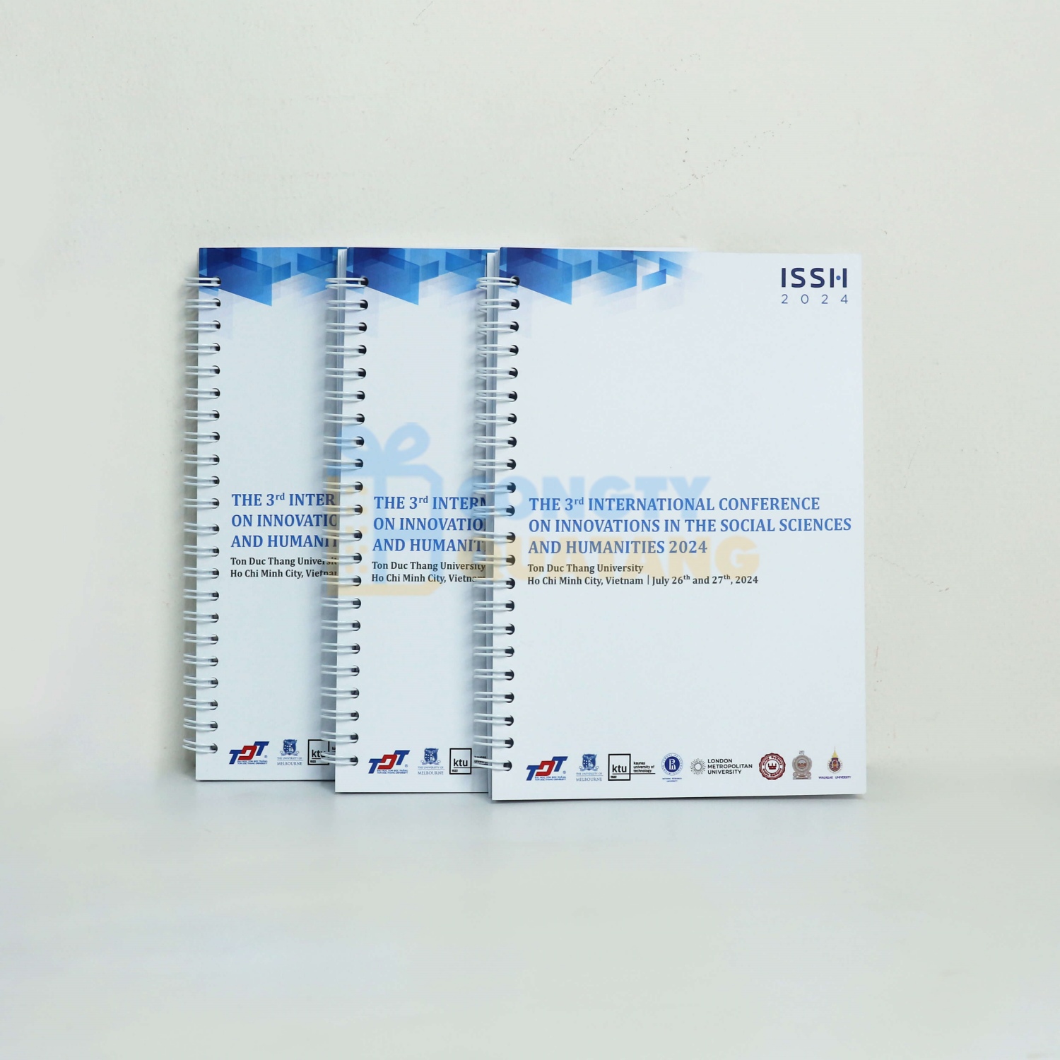 DTH Gift - Xưởng sản xuất sổ tay lò xo quà tặng theo yêu cầu