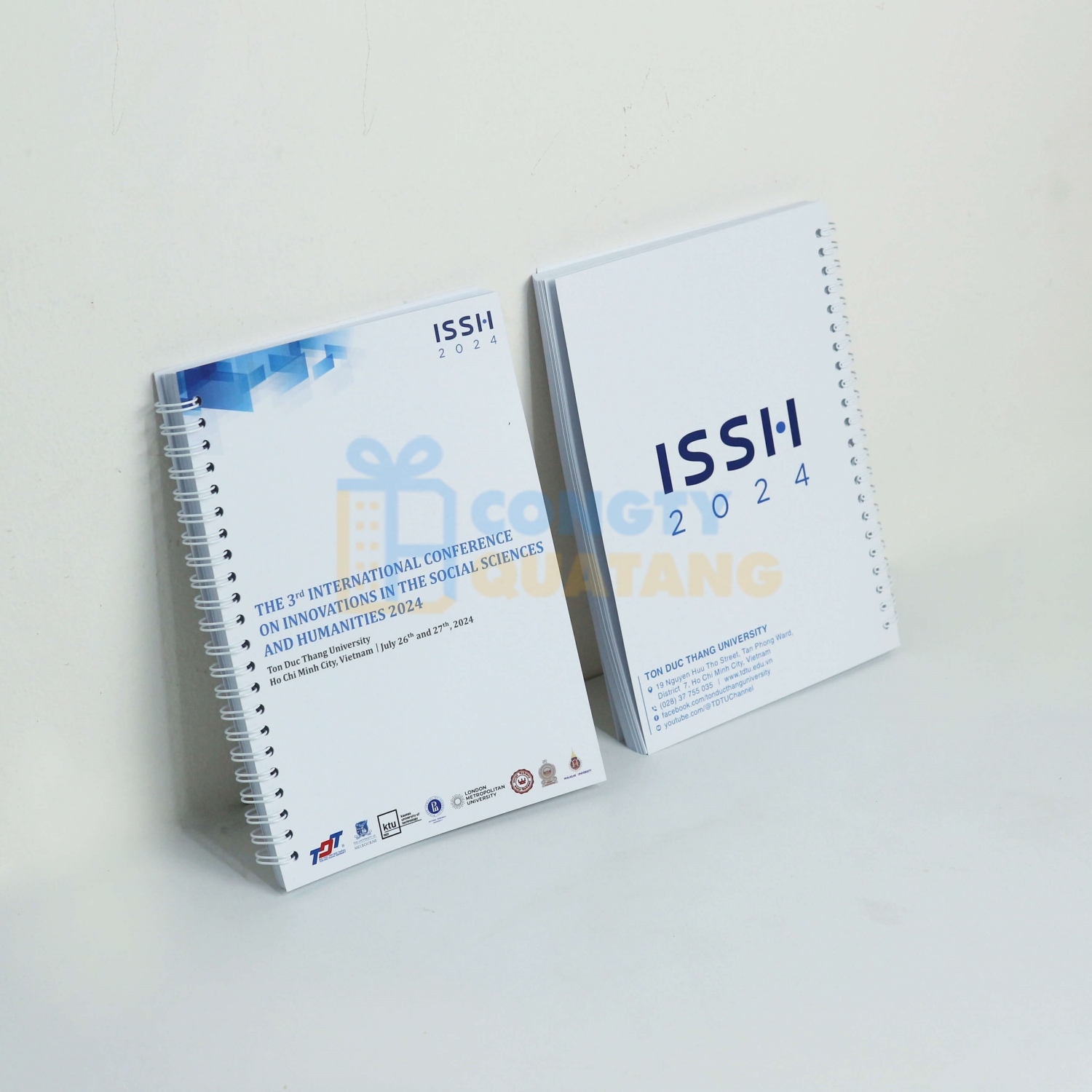 Cần căn chỉnh vị trí và kích thước logo phù hợp