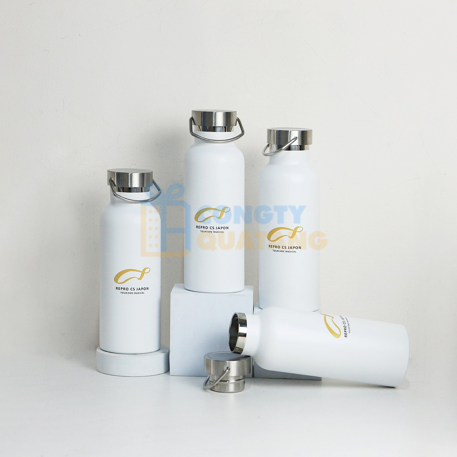 Nền bình màu trắng sẽ in được logo sáng màu