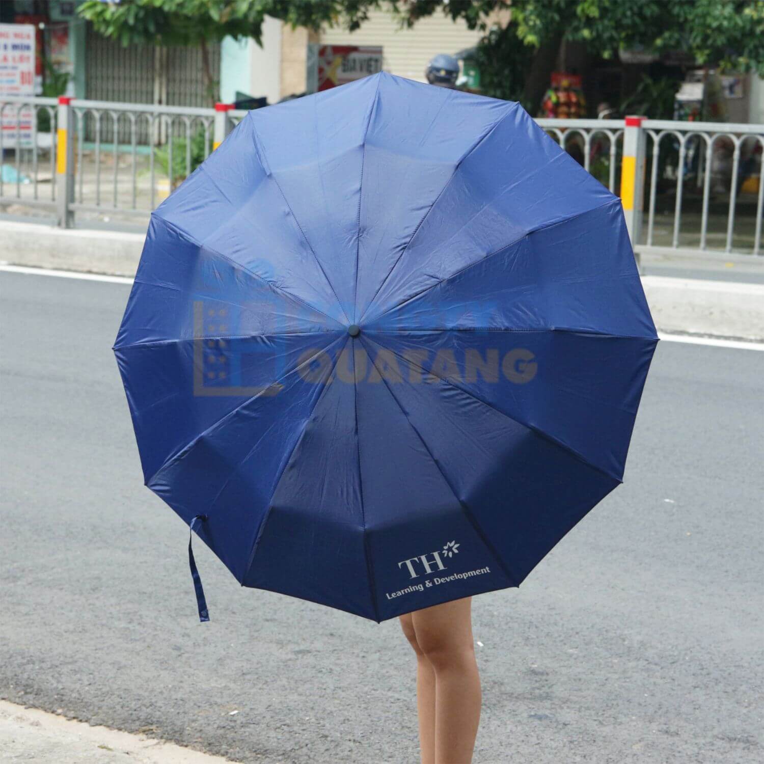 Cách kiểm tra độ bền mực in trên ô dù cầm tay - Congtyquatang.com.vn