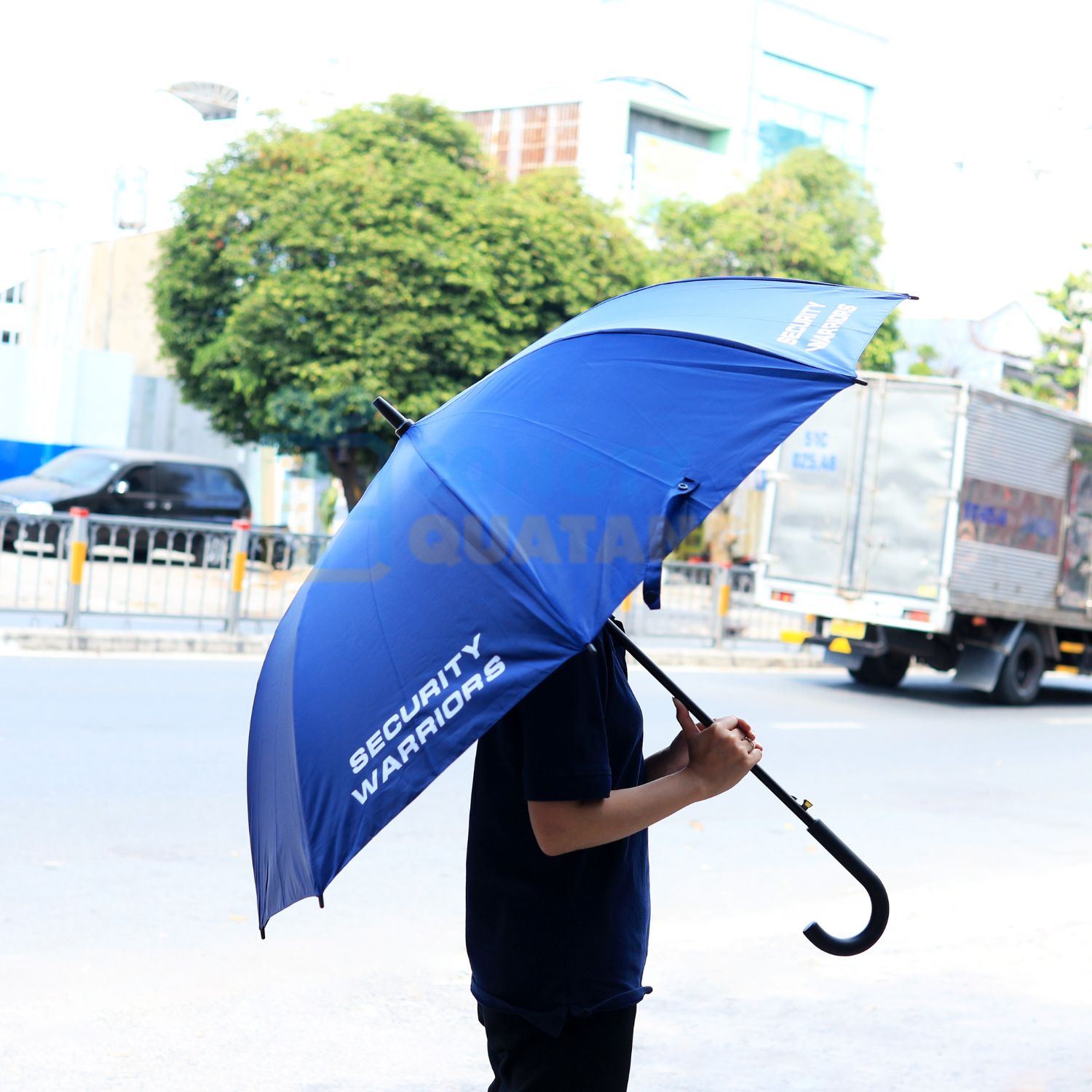 Hướng dẫn chọn ô dù cầm tay in logo theo lĩnh vực kinh doanh - Congtyquatang.com.vn
