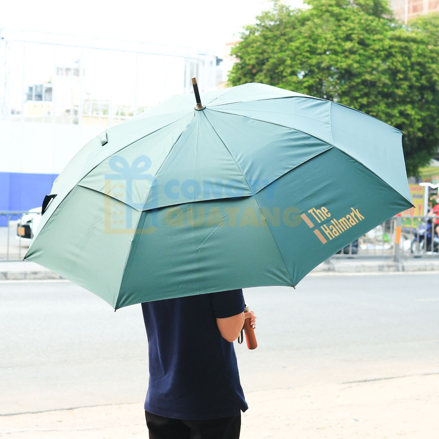 Hướng dẫn chọn ô dù cầm tay in logo theo ngân sách - Congtyquatang.com.vn