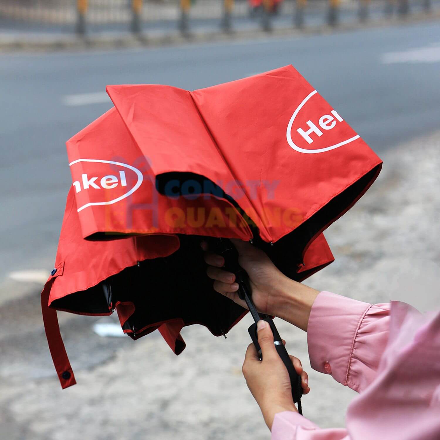 Hướng dẫn thiết kế logo in trên ô dù cầm tay quà tặng - Congtyquatang.com.vn