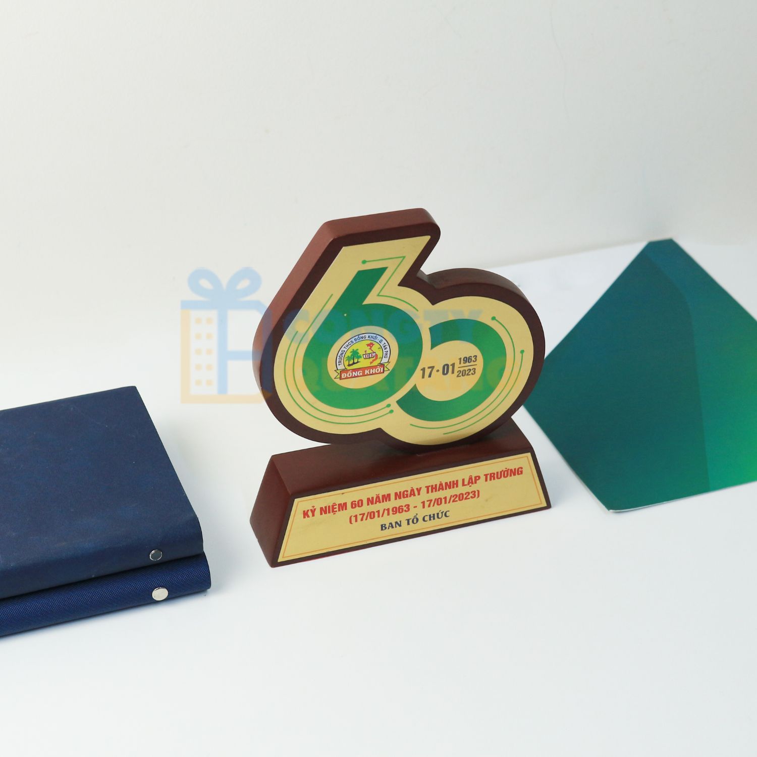 Kỷ niệm chương gỗ đồng - Congtyquatang.com.vn