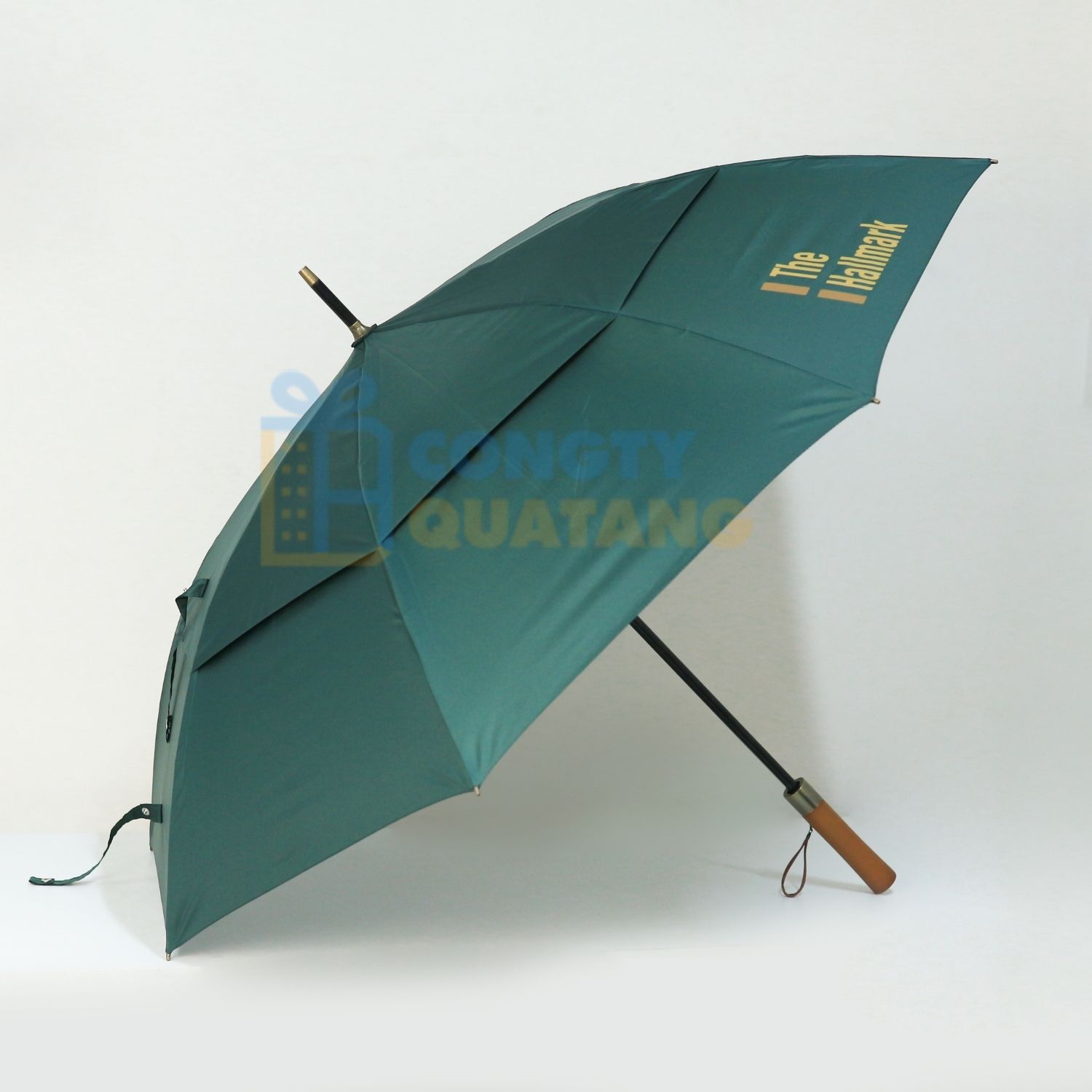 Mẹo vệ sinh ô dù sau khi đi mưa để logo luôn sáng bóng như mới - Congtyquatang.com.vn