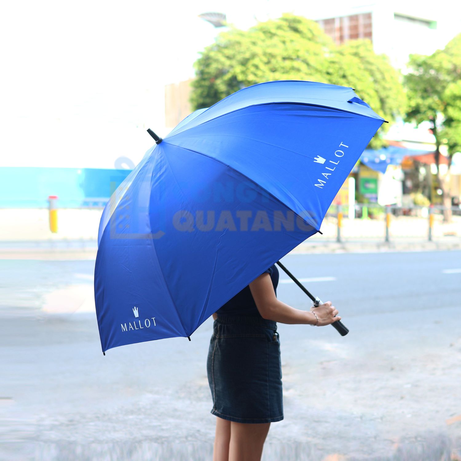 Phân biệt vải Polyester và vải Pongee: Loại nào chống tia UV và bền màu hơn? - Congtyquatang.com.vn