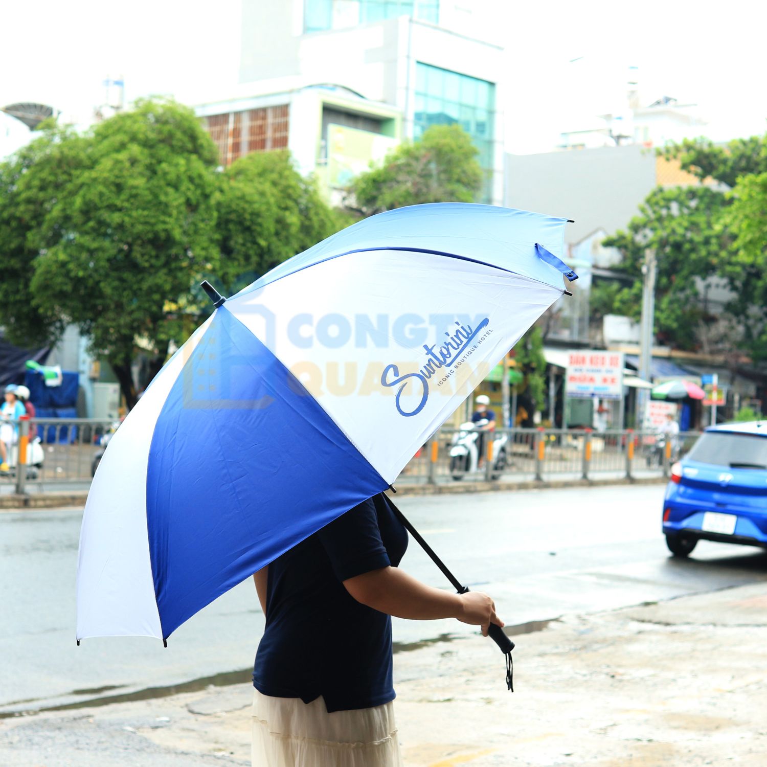 Phối màu ô dù in logo như thế nào tăng độ nhận diện thương hiệu? - Congtyquatang.com.vn