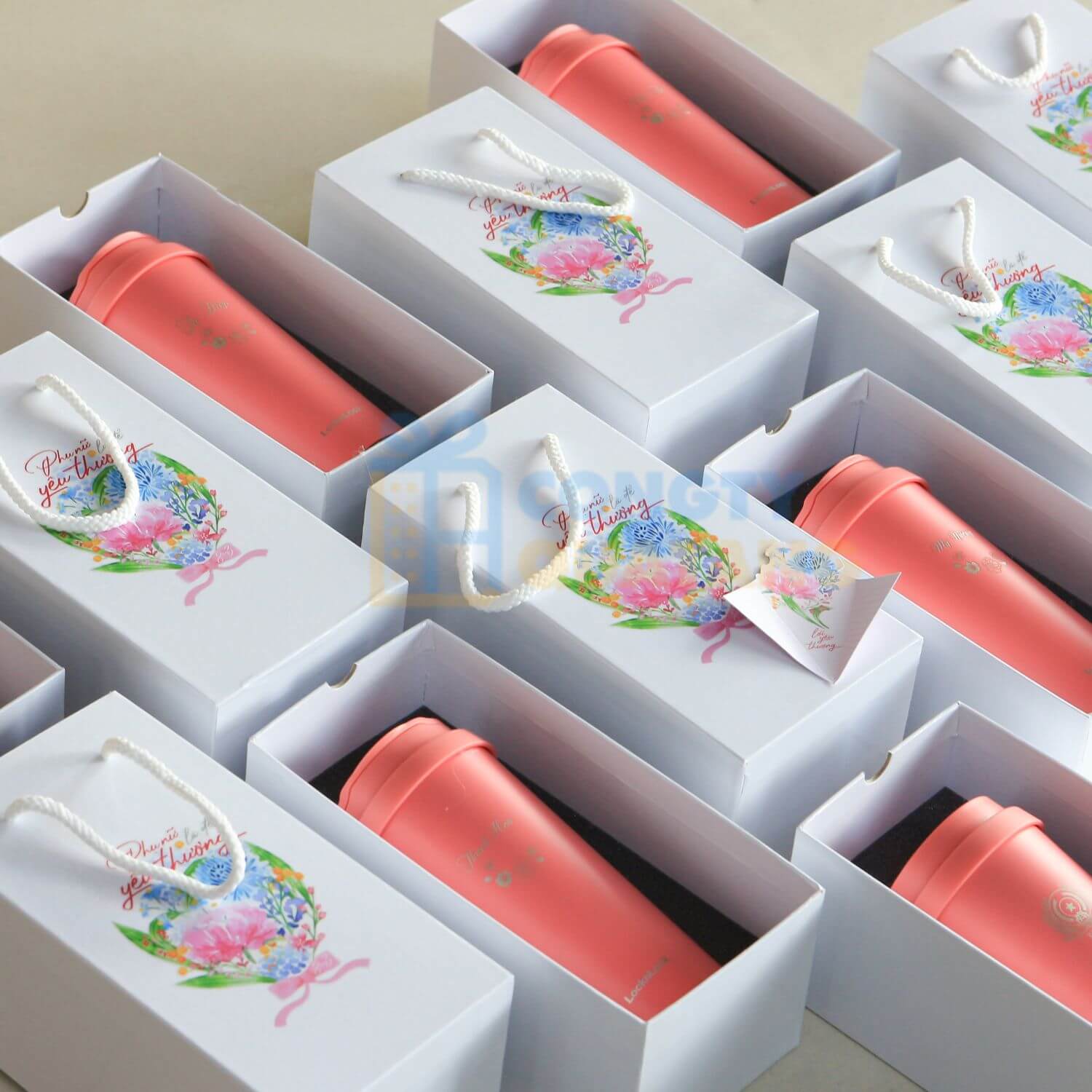 Top 10+ món quà tặng 8/3 cho mẹ đầy ý nghĩa và thiết thực - congtyquatang.com.vn