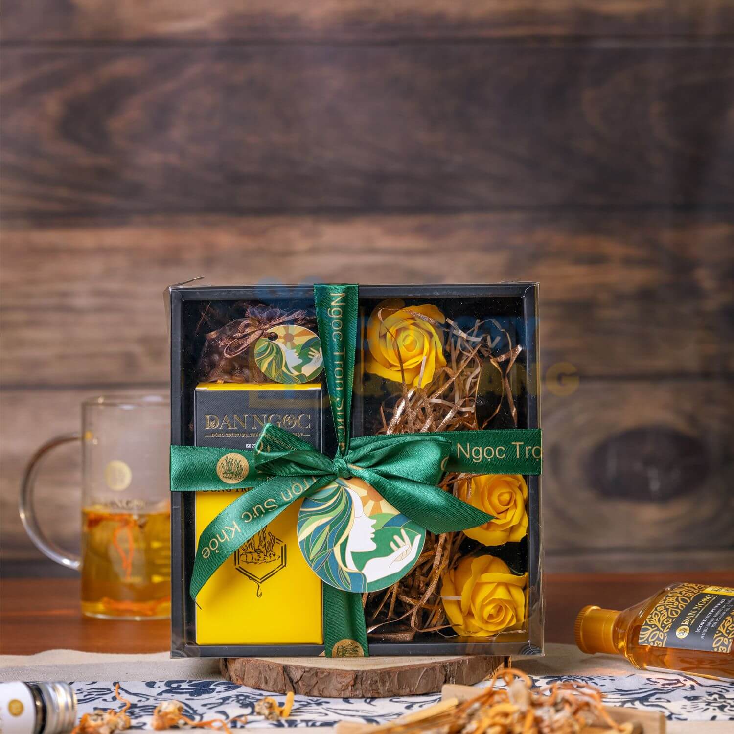 Top 10+ món quà tặng 8/3 cho mẹ đầy ý nghĩa và thiết thực - congtyquatang.com.vn