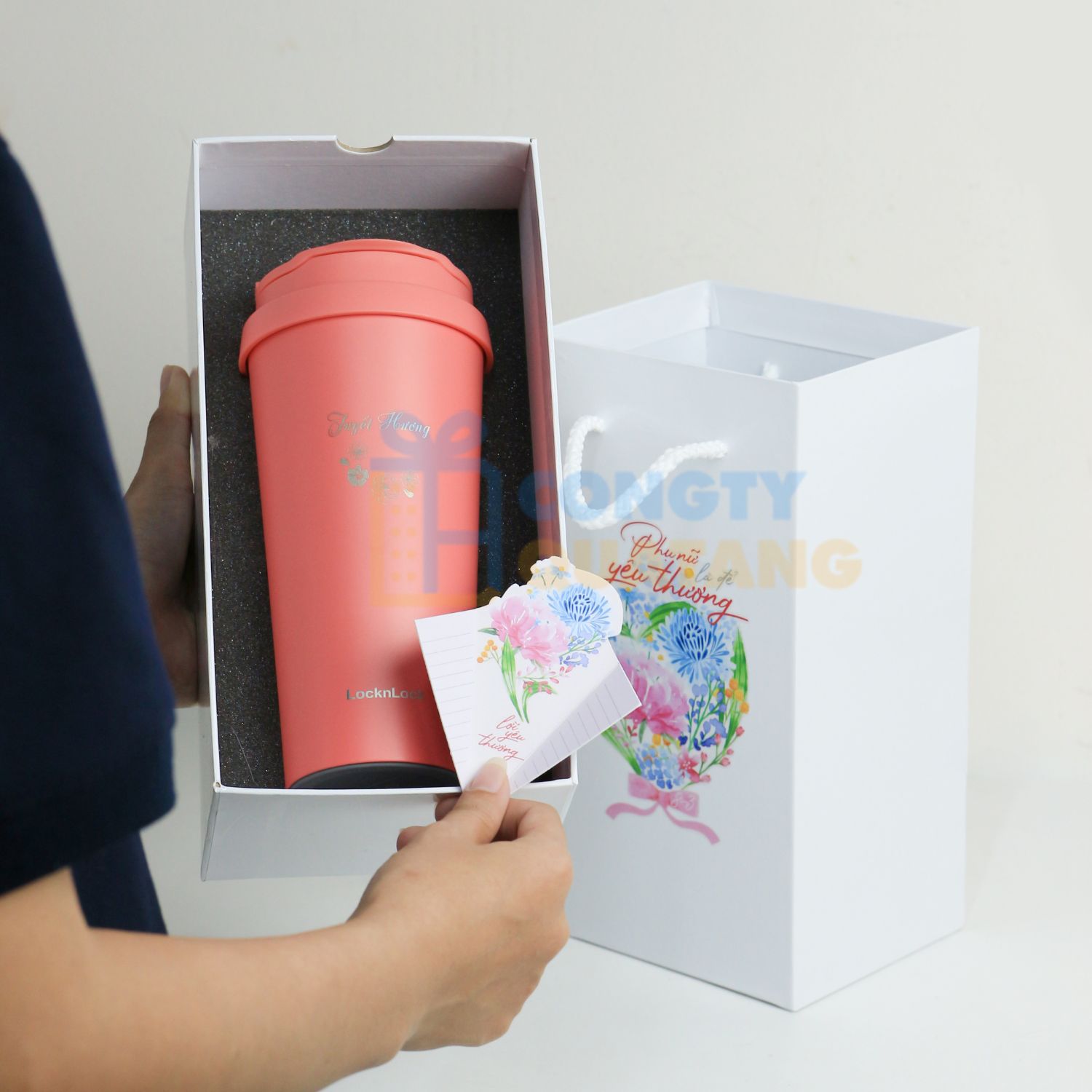 Top 10+ món quà tặng 8/3 cho mẹ đầy ý nghĩa và thiết thực - congtyquatang.com.vn