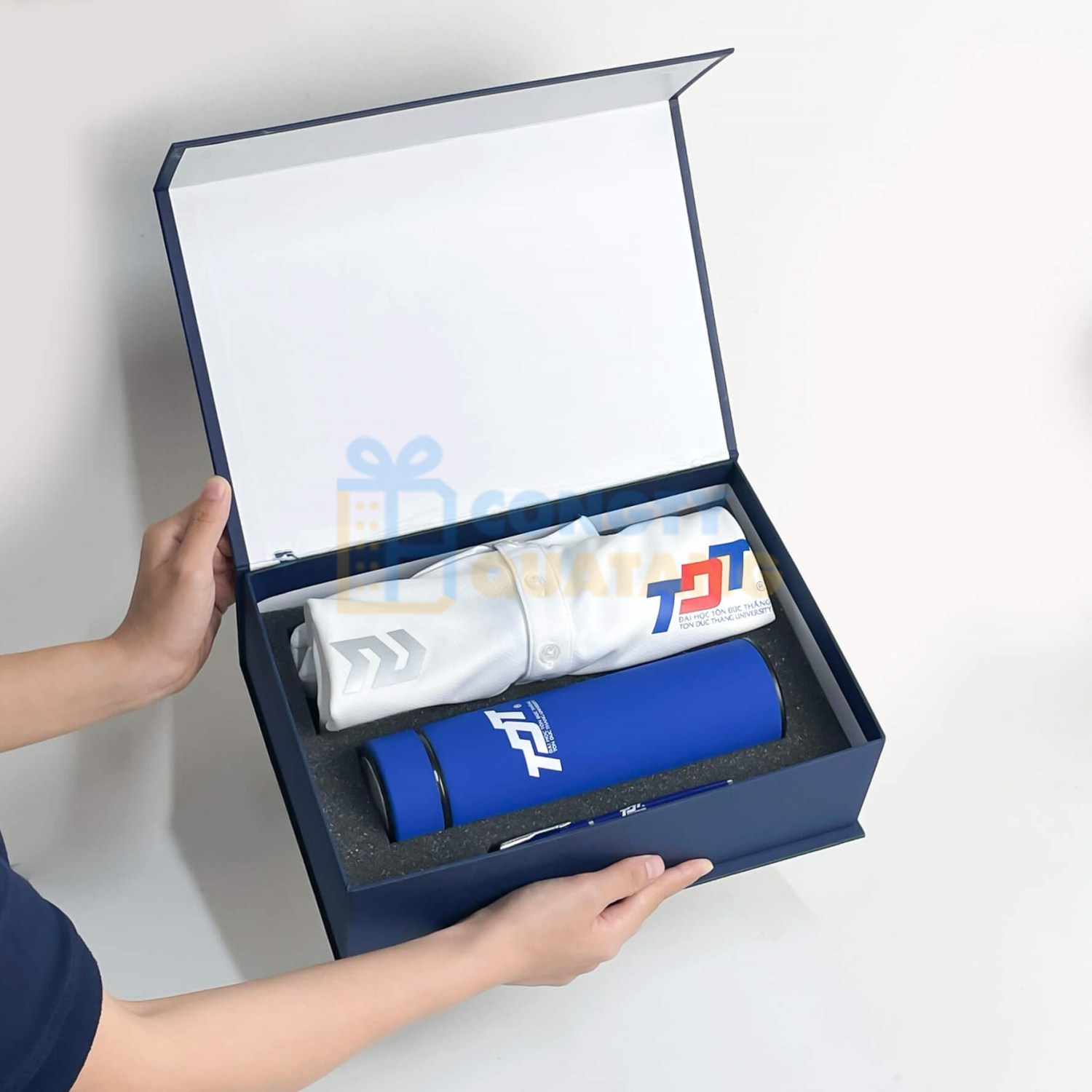 Set bình giữ nhiệt, áo thun, hộp tặng khách hàng, đối tác